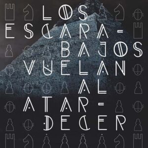 Los escarabajos vuelan al atardecer Los escarabajos vuelan al atardecer